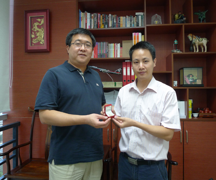 2011年9月公司员工陈敬德取得5年长期服务奖，特此祝贺！